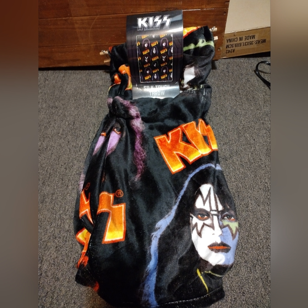 Kiss Rock N' Roll Band Plush Throw Blanket.      50" X 70"